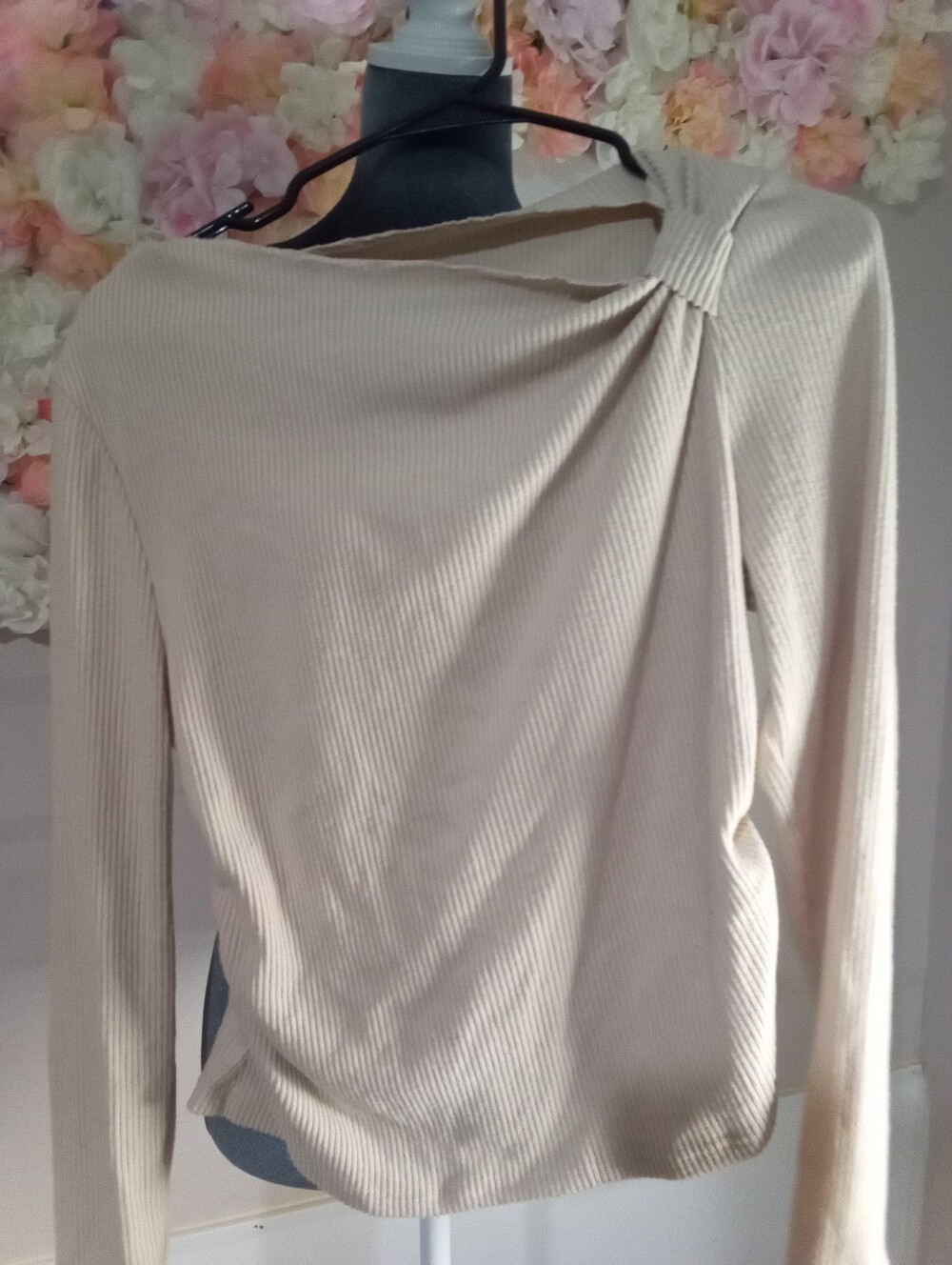 Women's Cream Twist-Neck Long Sleeve Top